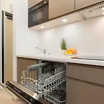 Jerozolimskie 216 With Parking By Renters Appartement