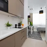 Jerozolimskie 216 With Parking By Renters Appartement *