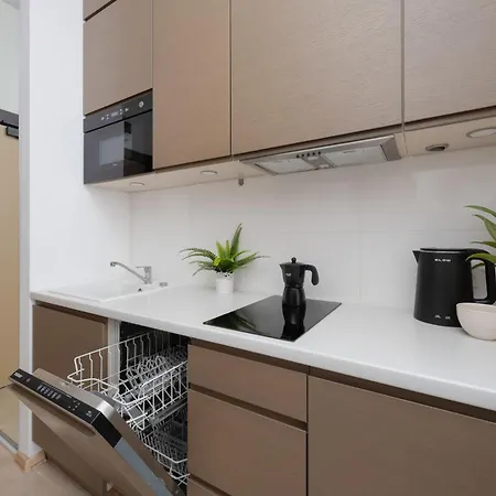 Jerozolimskie 216 With Parking By Renters Appartement