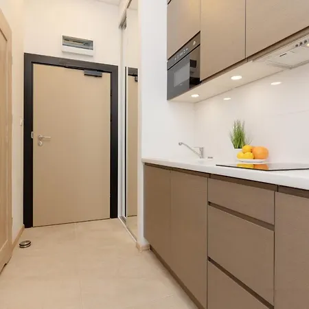 Jerozolimskie 216 With Parking By Renters Apartman