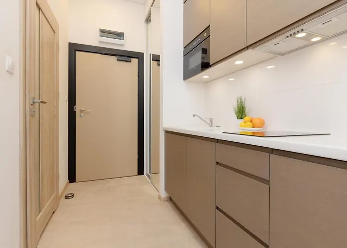 Jerozolimskie 216 With Parking By Renters Apartment