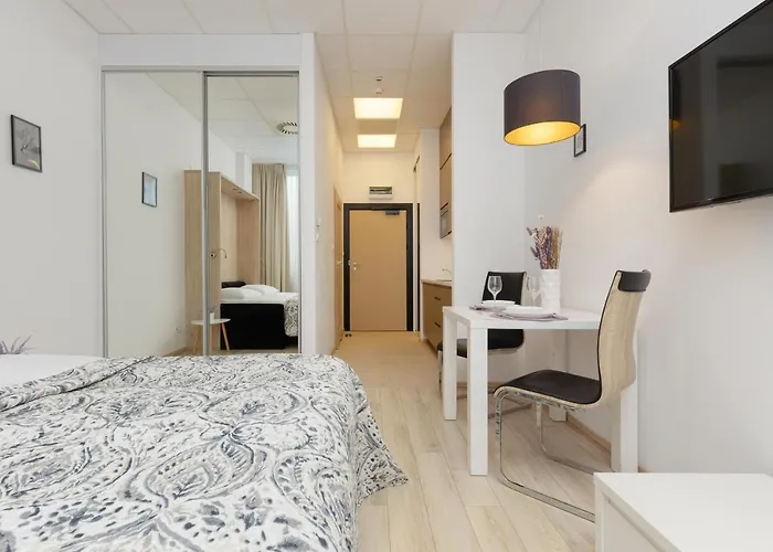 Jerozolimskie 216 With Parking By Renters Apartment *