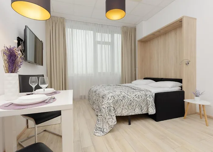 Jerozolimskie 216 With Parking By Renters Apartment